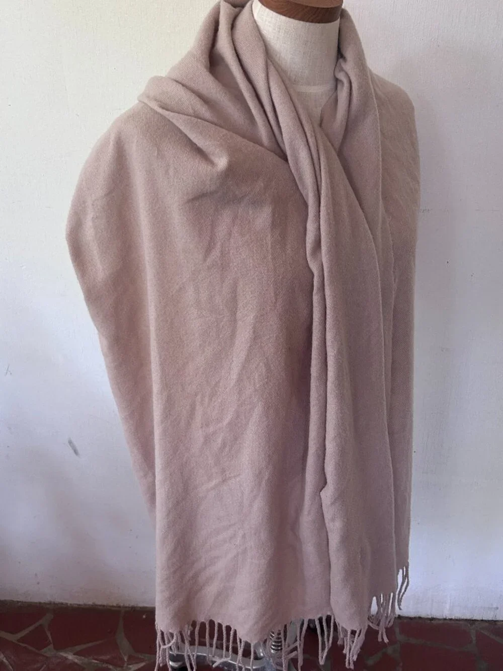 Watson&Co 100% Cashmere Shawl Scarf Wrap Tan Beige Minimalist Neutral Old Money